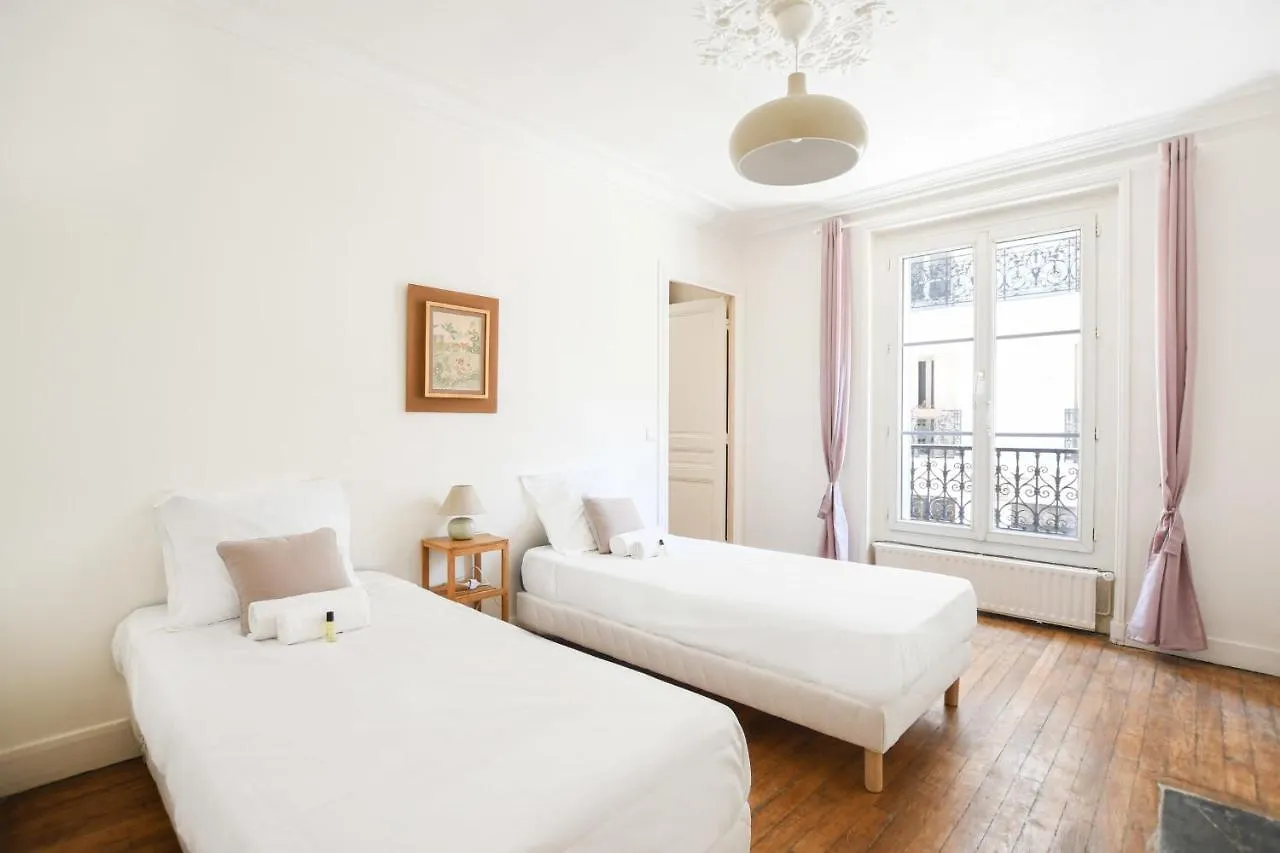 Your Home In Paris ! 0*,  França